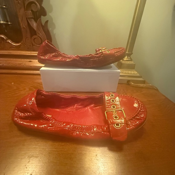 Miu Miu Red Patent Leather Stretch Flats w/ Gold Accents Size 6.5 MSRP $545 - Picture 4 of 12